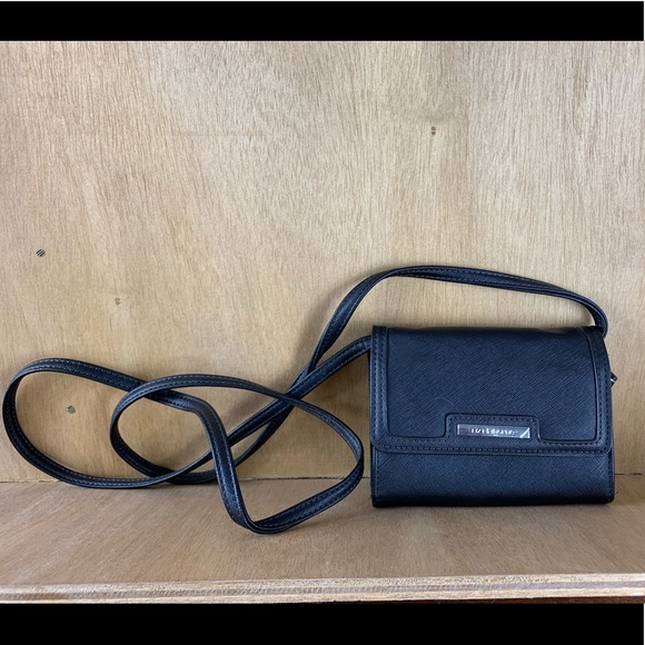 Liz Claiborne Handbags - Liz Claiborne Small Black CrossBody
